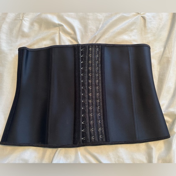 NWOT Waist training corset - Picture 5 of 7
